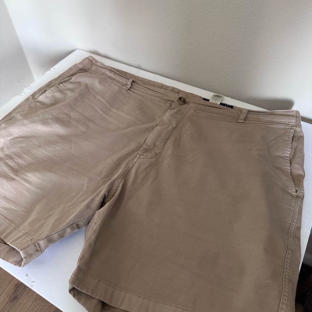 Vineyard Vines Shorts - Tan - Size 42